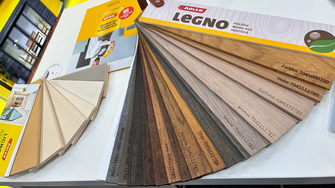 Schutz und Schönheit: ADLER punktete mit seinen optimal für die Holzbodenbeschichtung geeigneten Legno-Ölen in den verschiedensten Farbtönen.   | © ADLER